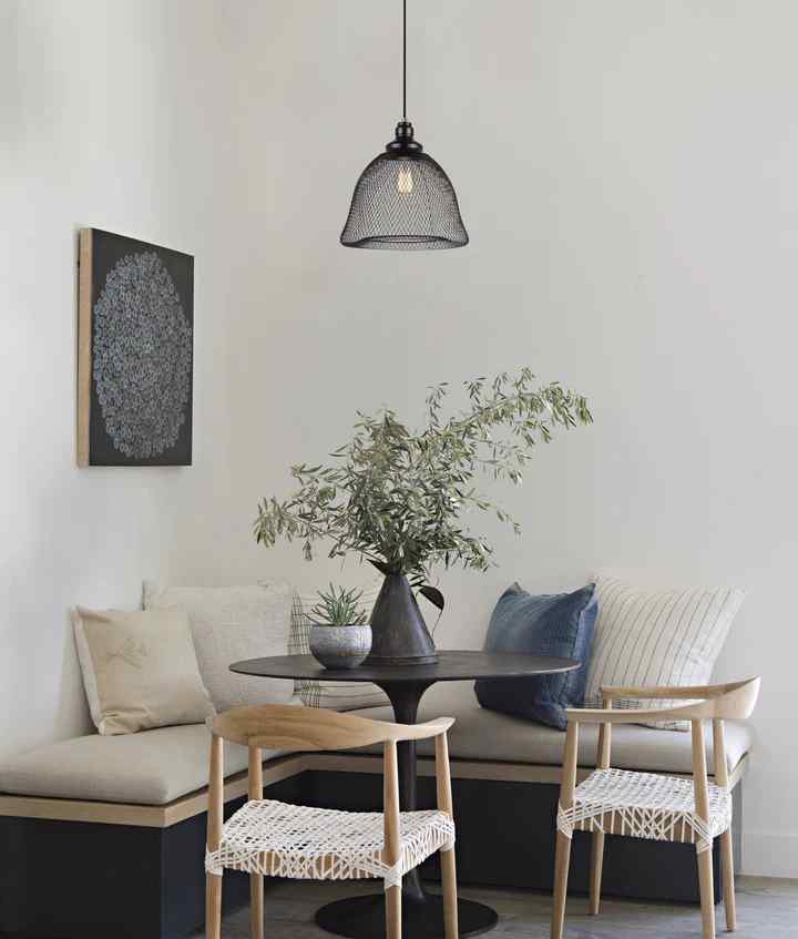 CLA CHEVEUX: Industrial Black Mesh Bell Pendant Light
