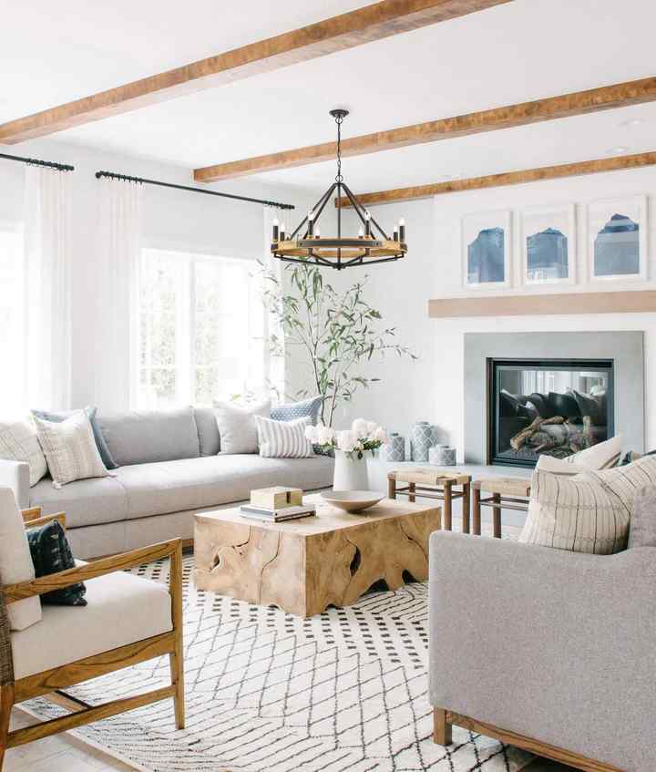CLA FUNALE: Interior Candelabra Natural Wood / Oak Wood 8-Light Pendant Lights